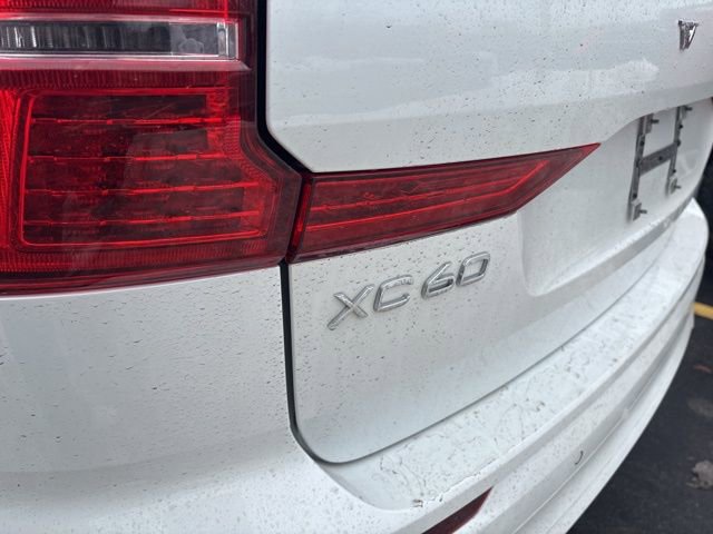 Used 2022 Volvo XC60 B5 Momentum image 10