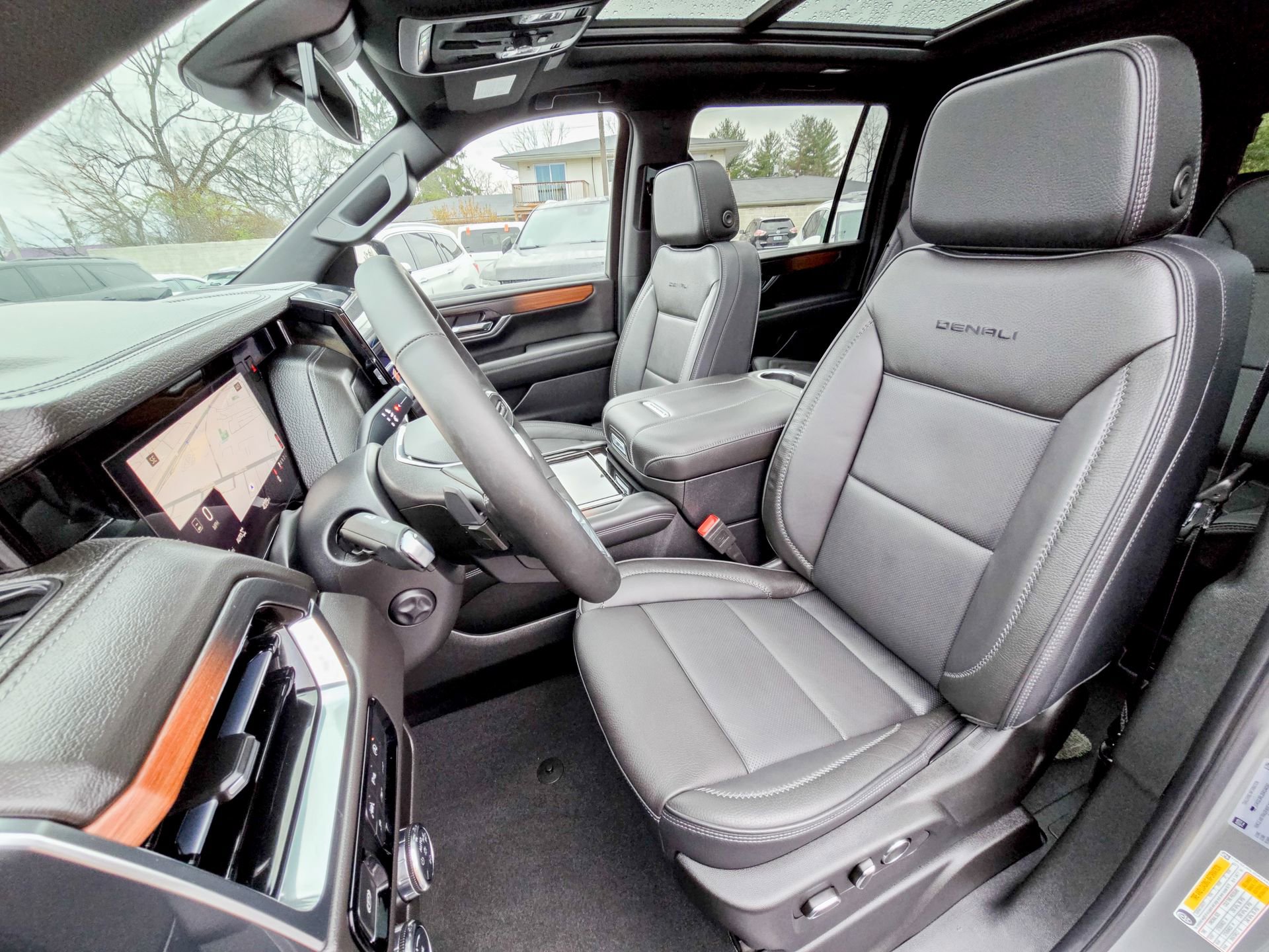 Used 2025 GMC Yukon XL Denali w/ Sun & Power Step Package image 32