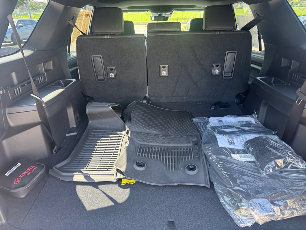 Used 2025 Toyota 4Runner Limited AWD/4WD image 21
