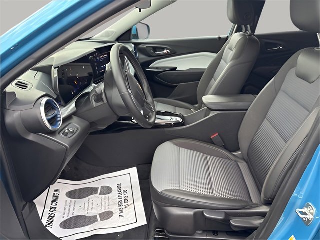 Used 2025 Chevrolet Trax LT w/ LT Convenience Package image 7