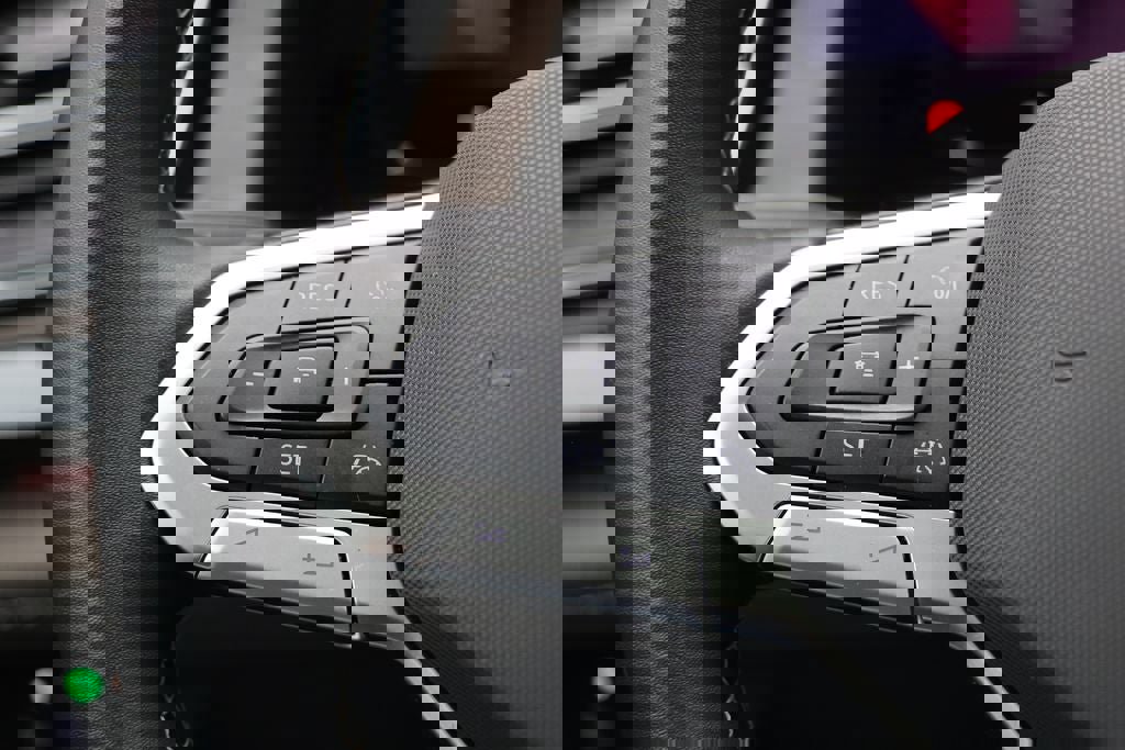 Used 2025 Volkswagen Atlas SEL image 21