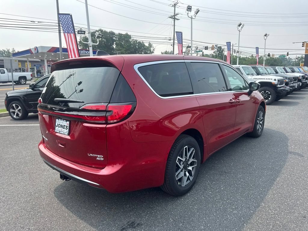 New 2027 Chrysler Pacifica Limited AWD/4WD image 5