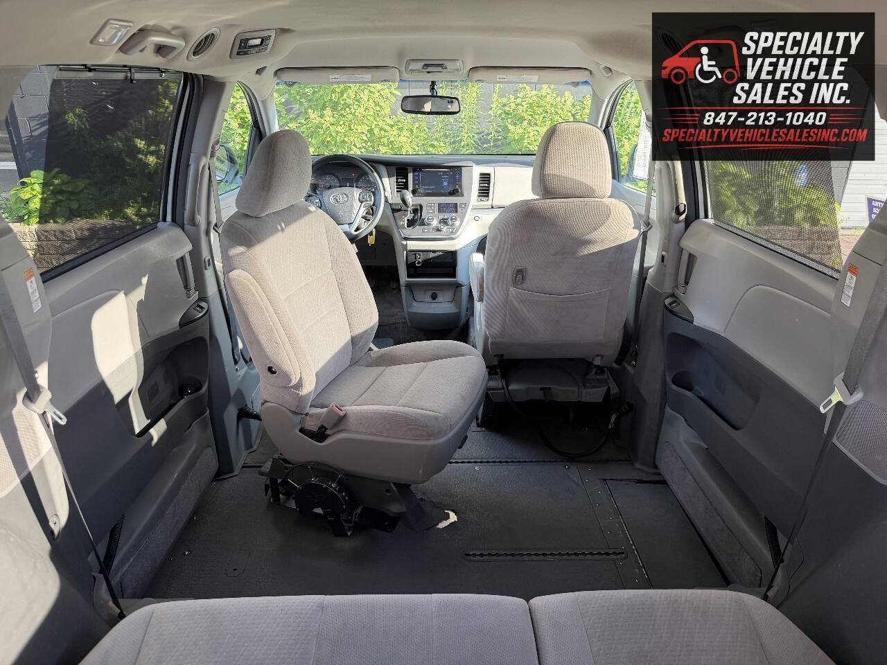Used 2015 Toyota Sienna LE FWD image 23