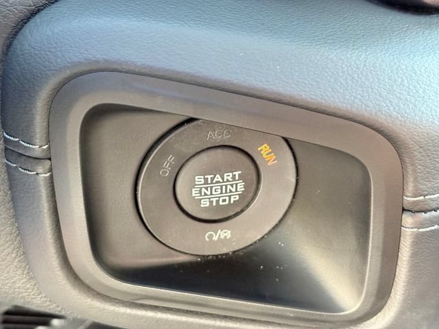 Used 2025 Jeep Wrangler Unlimited Rubicon 4xe w/ Convenience Group AWD/4WD image 18