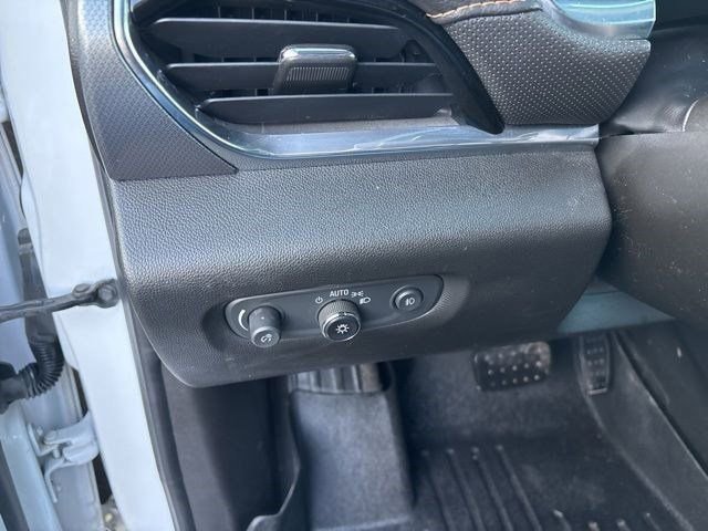 Used 2020 Chevrolet Traverse Premier image 19