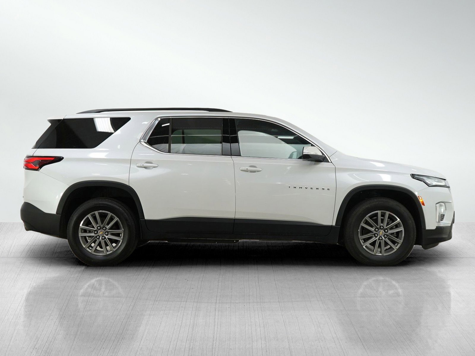 Used 2024 Chevrolet Traverse LT w/ Rear Camera Mirror Package image 7