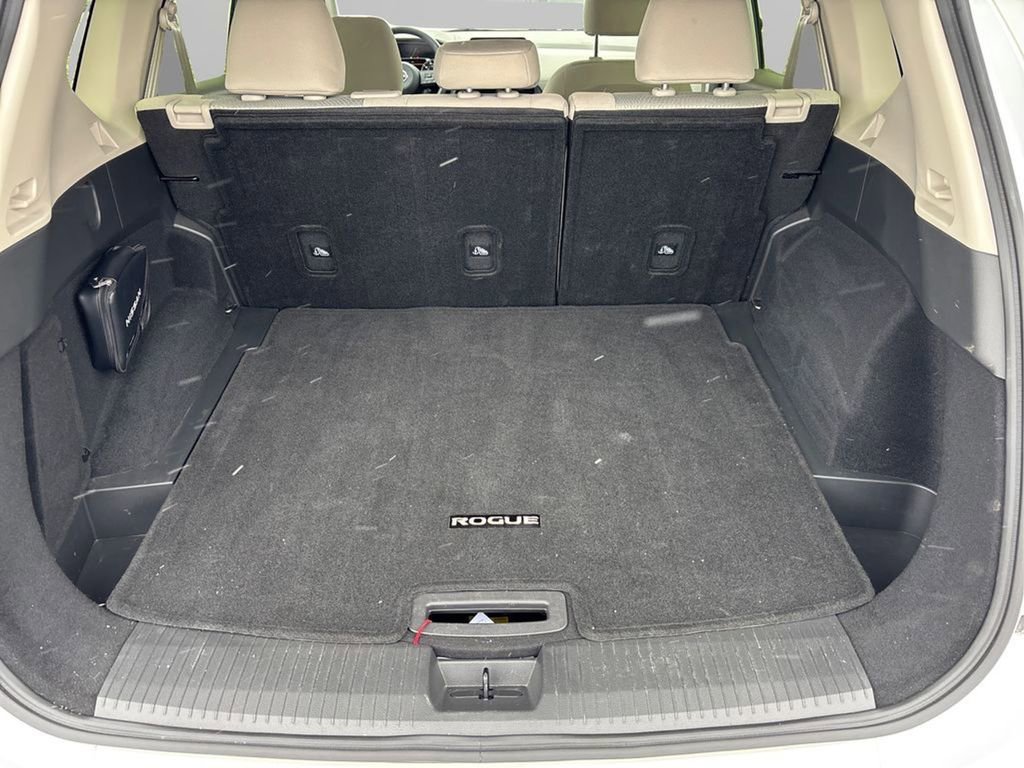 Used 2024 Nissan Rogue SV image 11