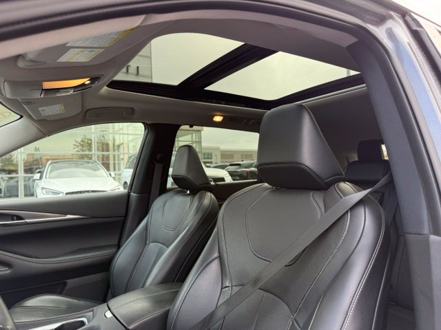 Used 2023 INFINITI QX60 Luxe w/ Cargo Package AWD/4WD image 2