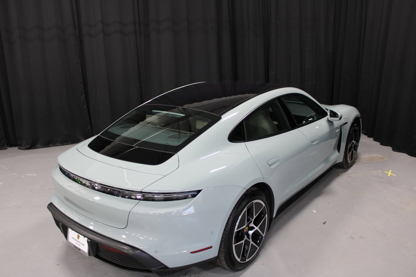 Certified 2025 Porsche Taycan image 10