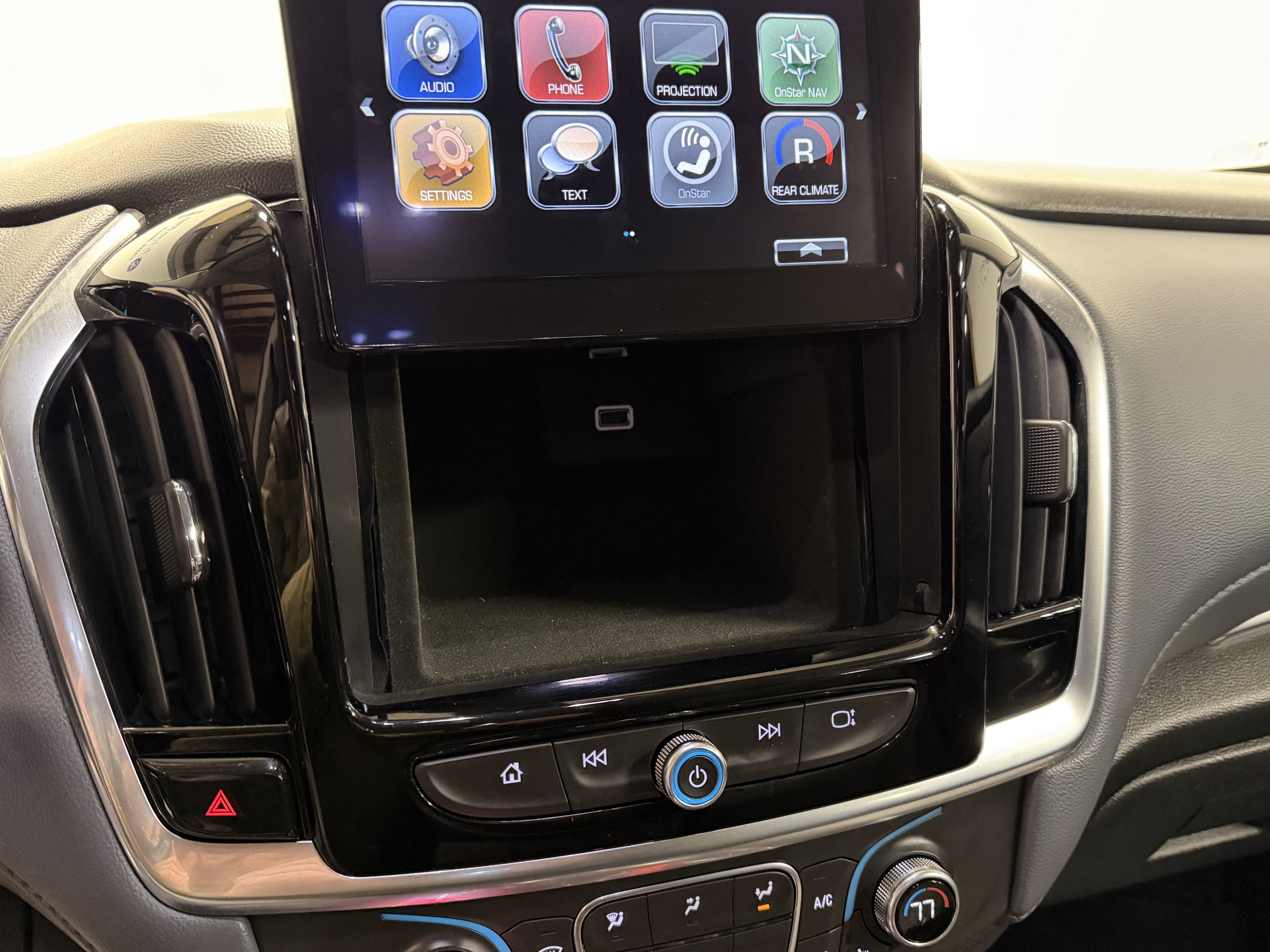 Used 2019 Chevrolet Traverse LT image 12