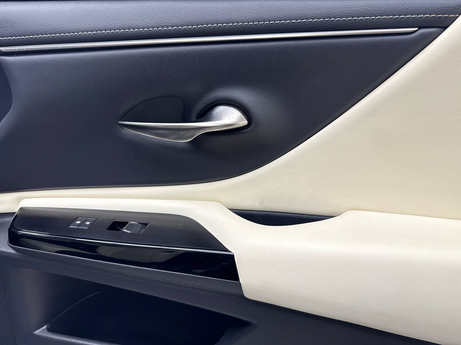Used 2022 Lexus ES 300h w/ Premium Package FWD image 44