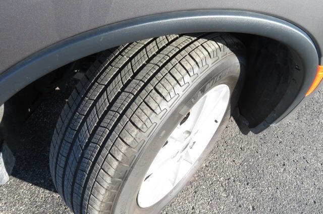 Used 2024 Dodge Durango SXT image 3