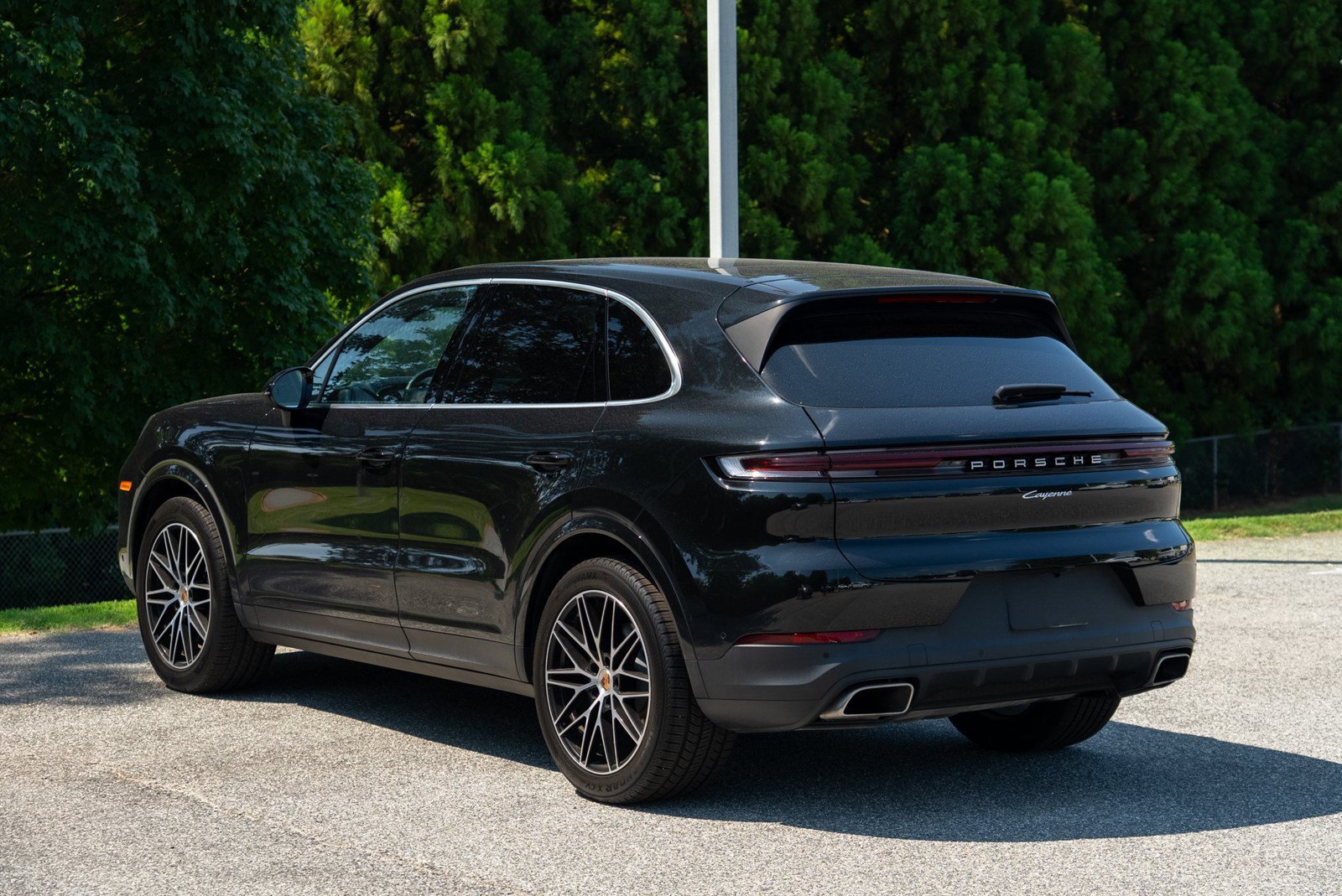 Certified 2025 Porsche Cayenne AWD/4WD image 2
