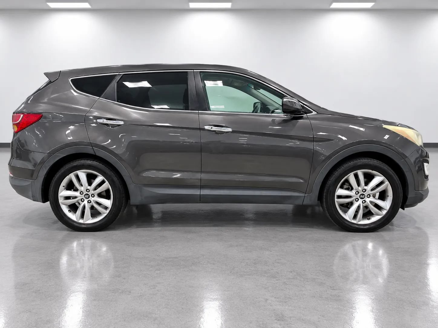 Used 2013 Hyundai Santa Fe Sport 2.0T w/ Technology Pkg FWD image 8