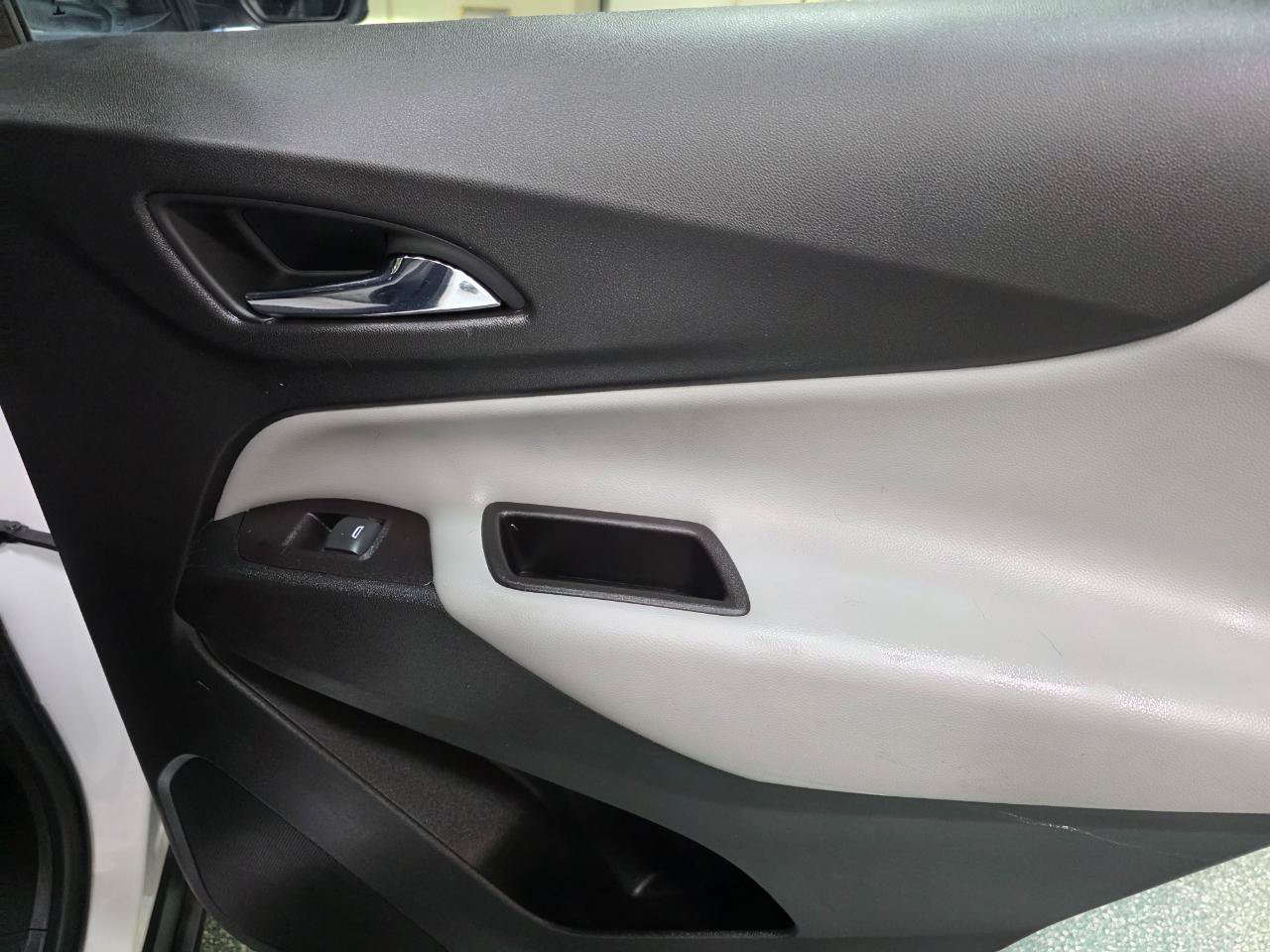 Used 2022 Chevrolet Equinox LS FWD image 23