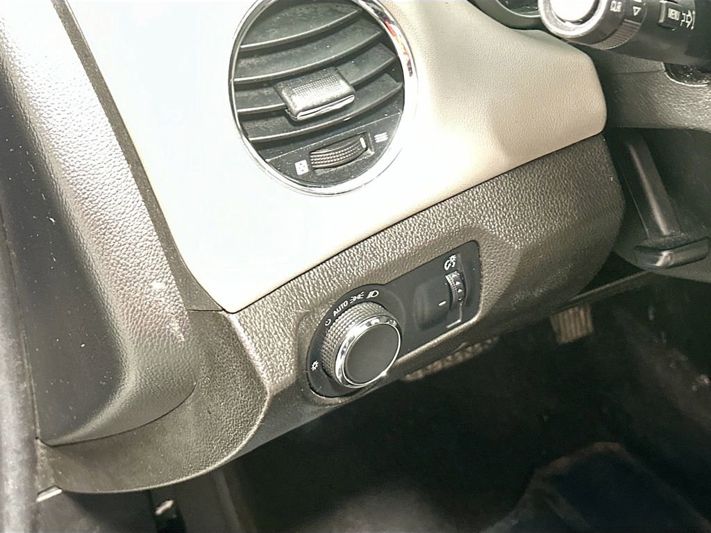 Used 2012 Chevrolet Cruze LS image 2