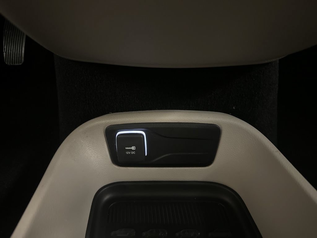 Used 2023 Chrysler Pacifica Touring-L FWD image 32