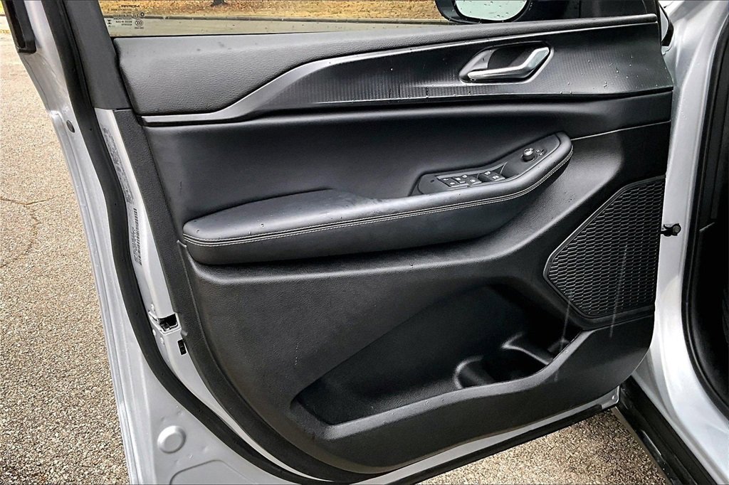 Used 2025 Jeep Grand Cherokee L Laredo w/ Luxury Tech Group I image 23