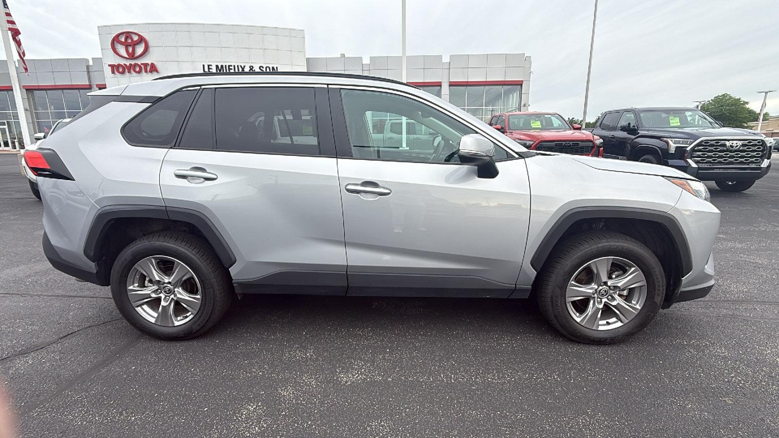 Certified 2025 Toyota RAV4 XLE AWD/4WD image 8