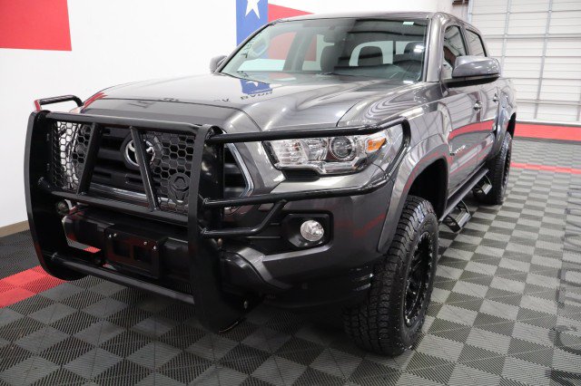 Used 2017 Toyota Tacoma SR5 w/ Tow Package RWD image 4