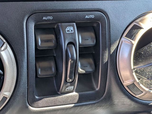 Used 2016 Jeep Wrangler Unlimited Sahara AWD/4WD image 15