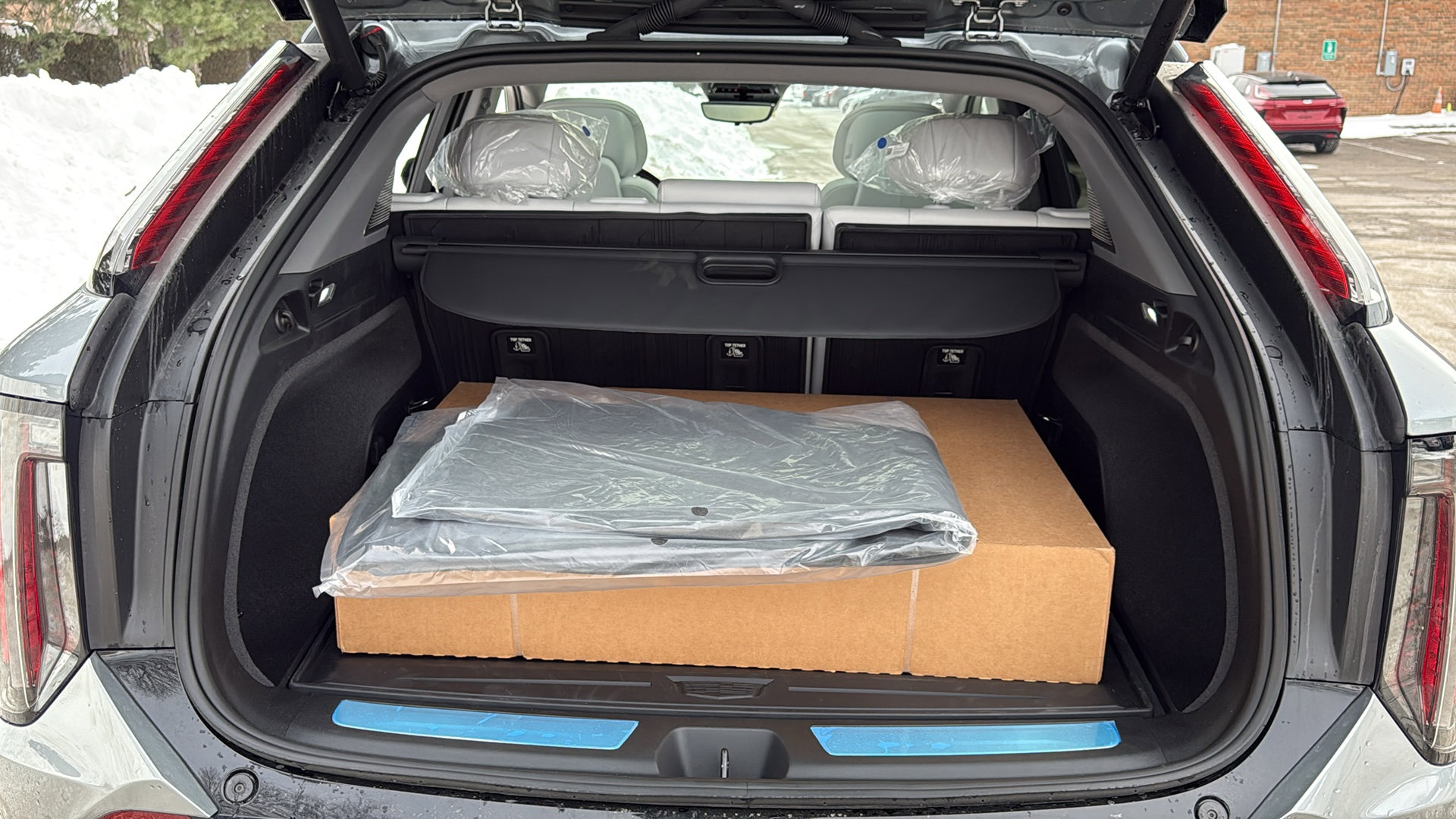 New 2026 Cadillac Optiq Luxury 2 image 30