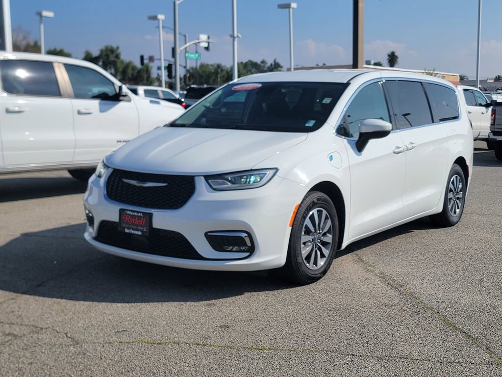 Certified 2023 Chrysler Pacifica Touring-L image 10