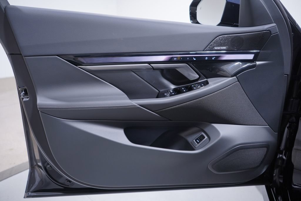 New 2026 BMW i5 eDrive40 w/ M Sport Package image 12