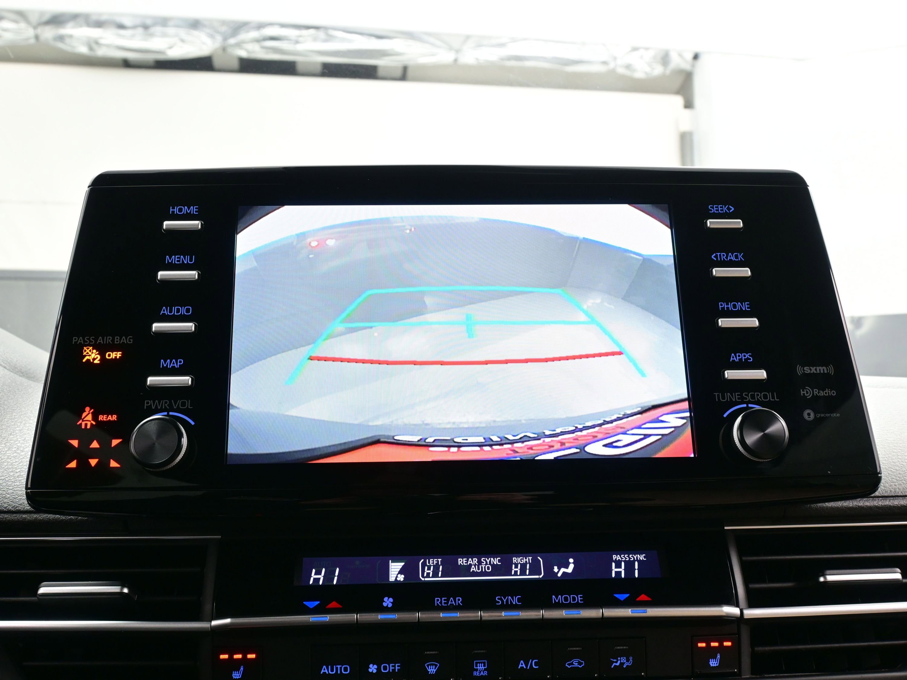 Used 2022 Toyota Sienna XLE image 19