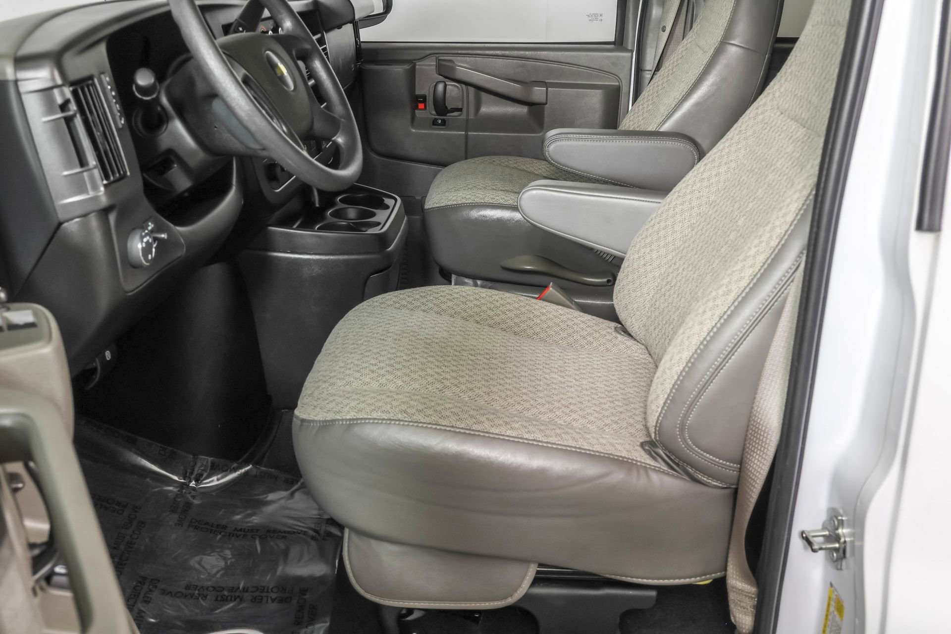 Used 2025 Chevrolet Express 3500 LT w/ LT Preferred Equipment Group image 22