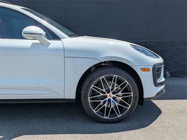 Certified 2025 Porsche Macan image 12
