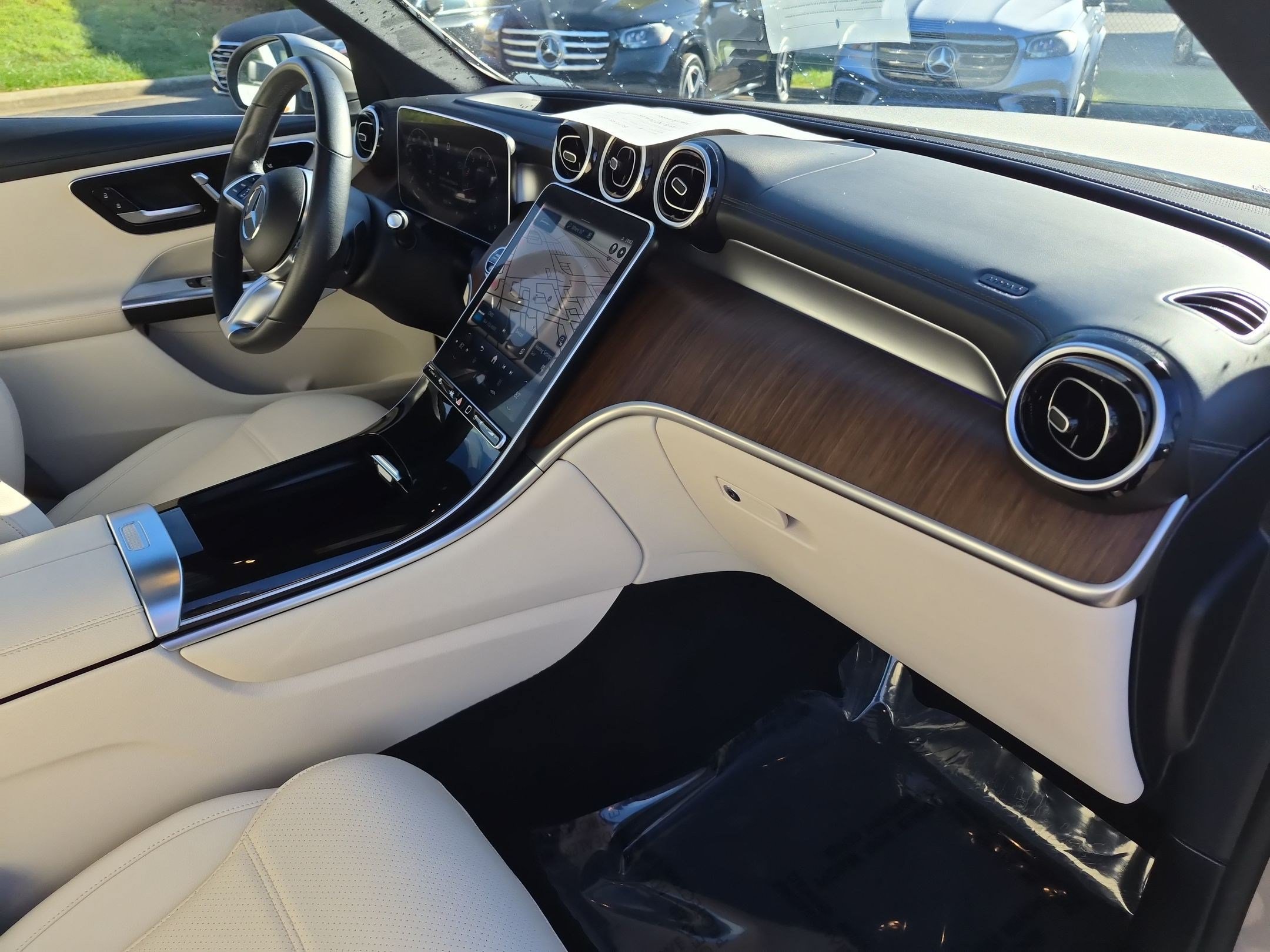 Used 2024 Mercedes-Benz GLC 300 4MATIC image 37