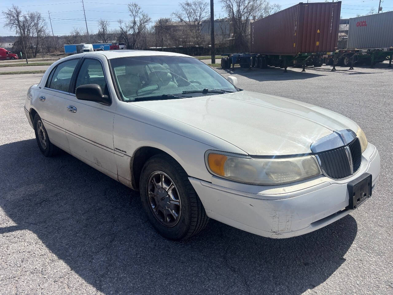 Used 2000 Lincoln Town Car Signature RWD image 4