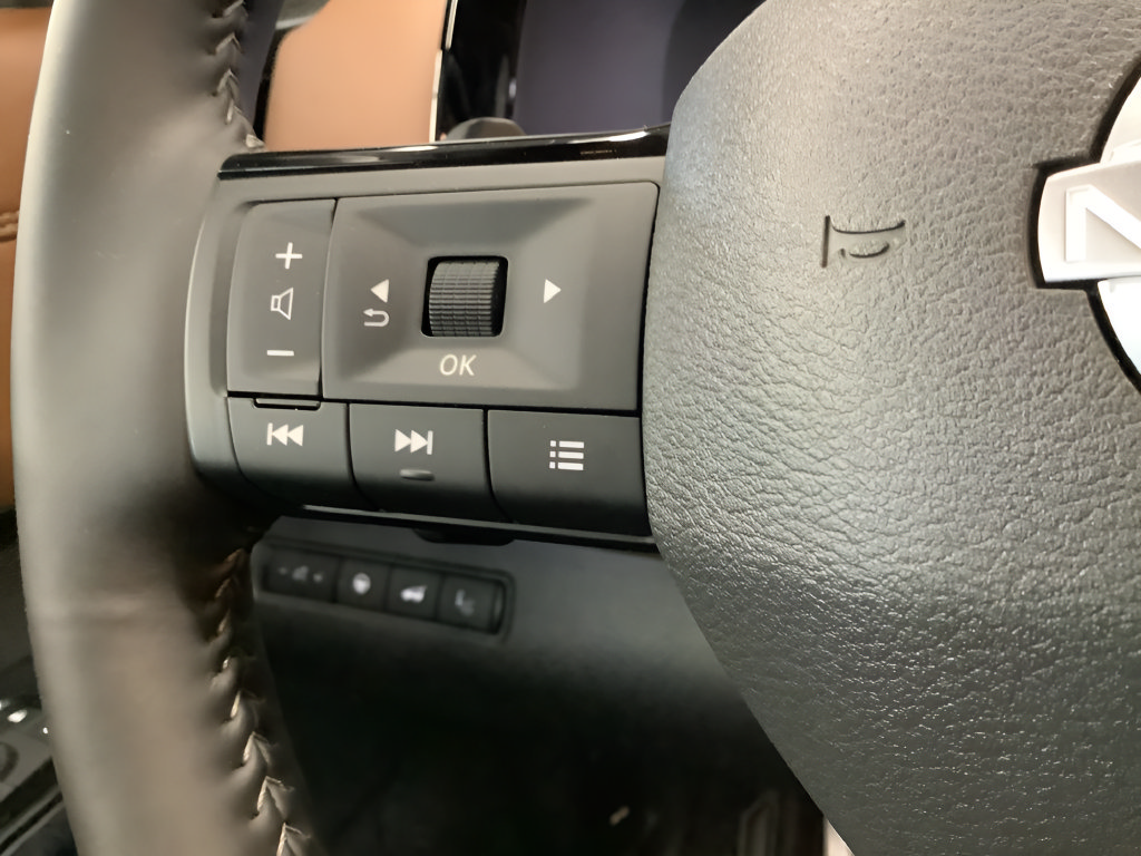 Used 2026 Nissan Pathfinder Platinum AWD/4WD image 23