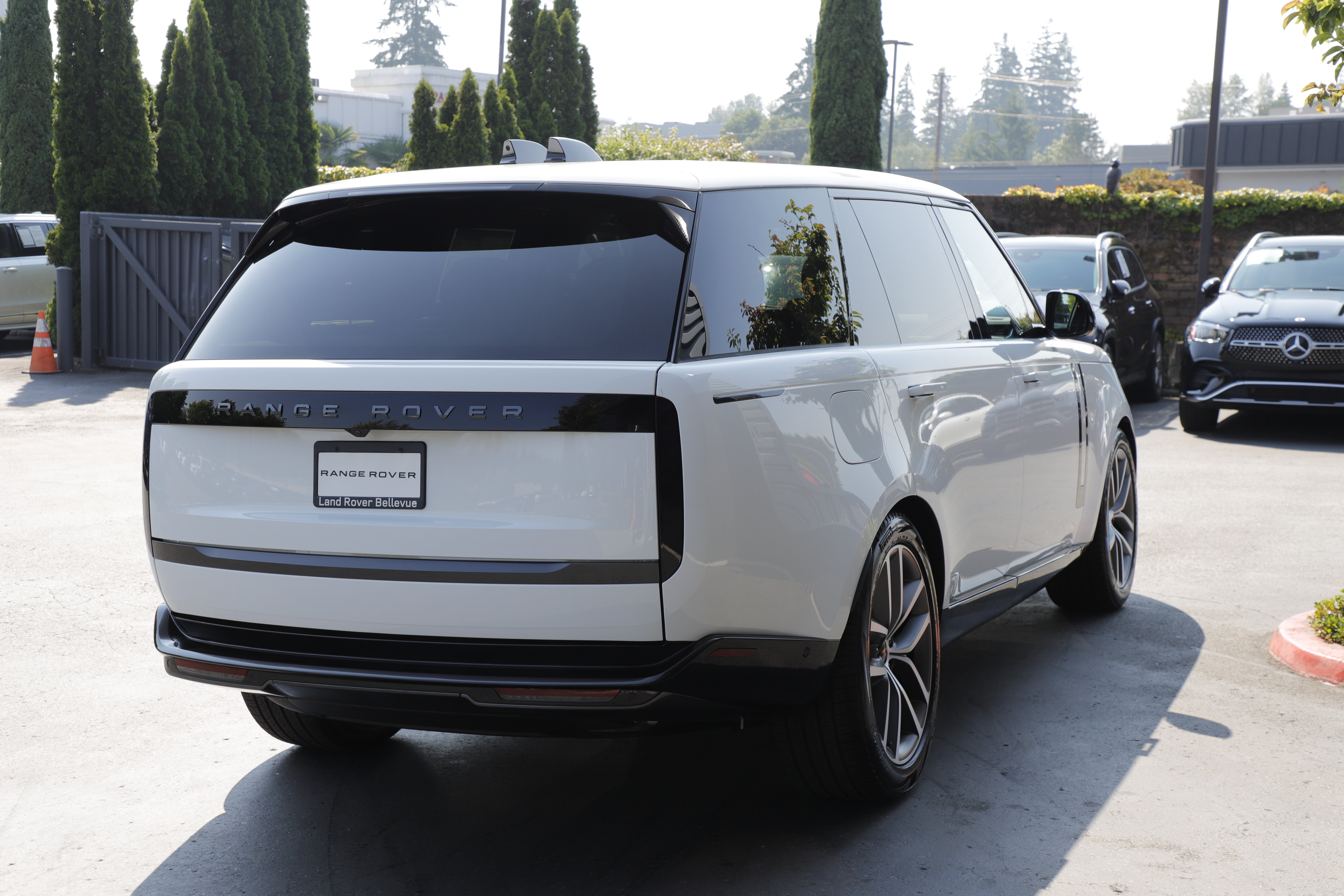 New 2026 Land Rover Range Rover Long Wheelbase SE AWD/4WD image 10