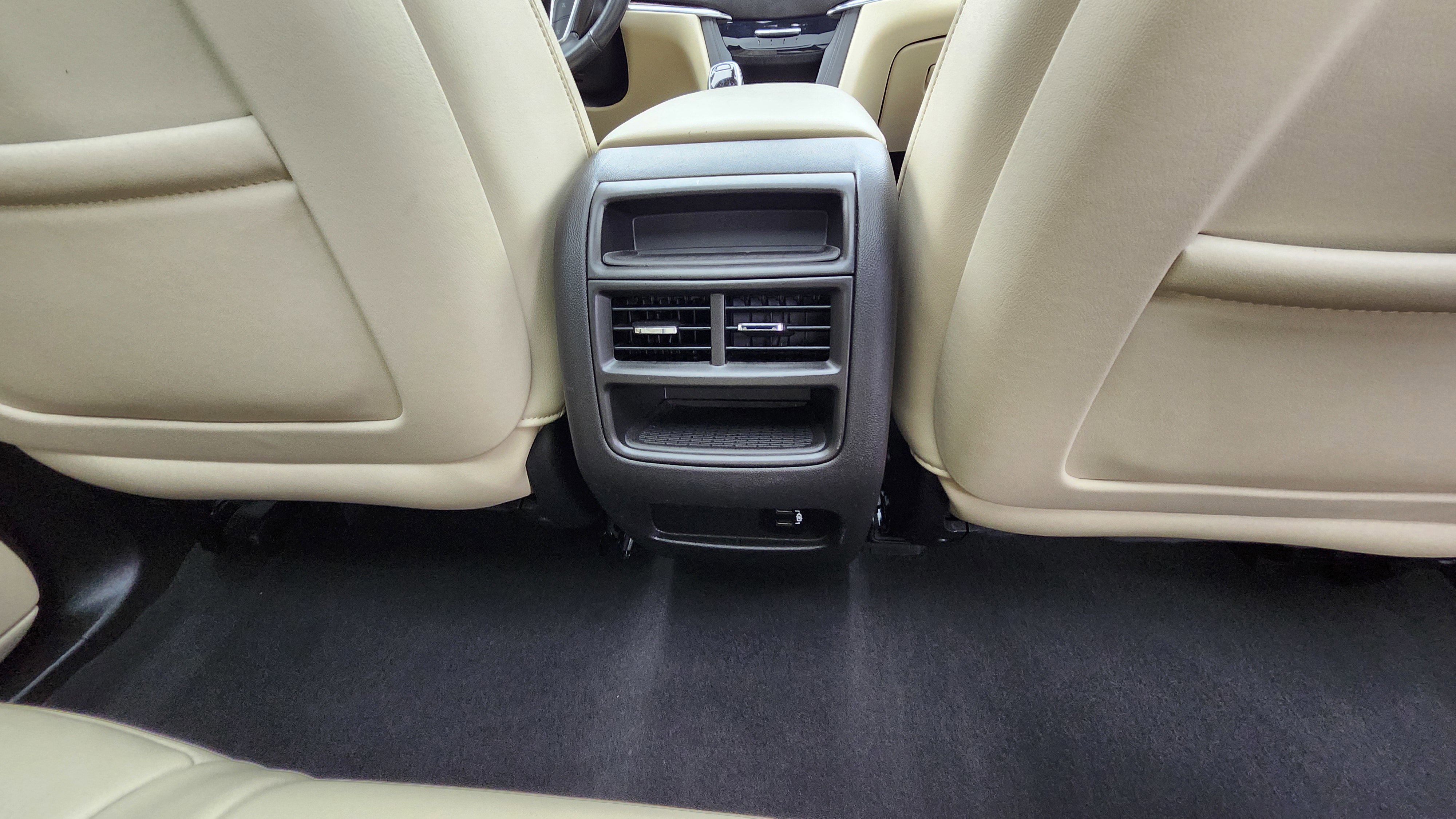 Used 2018 Cadillac XT5 Luxury w/ Driver Awareness Package image 21