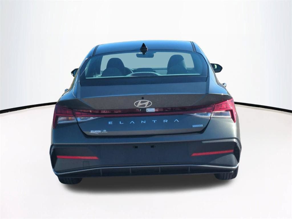 Used 2025 Hyundai Elantra Hybrid FWD image 6