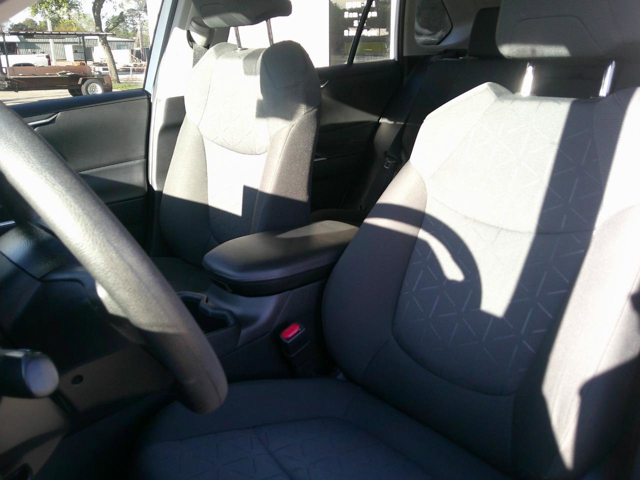 Used 2022 Toyota RAV4 XLE image 11