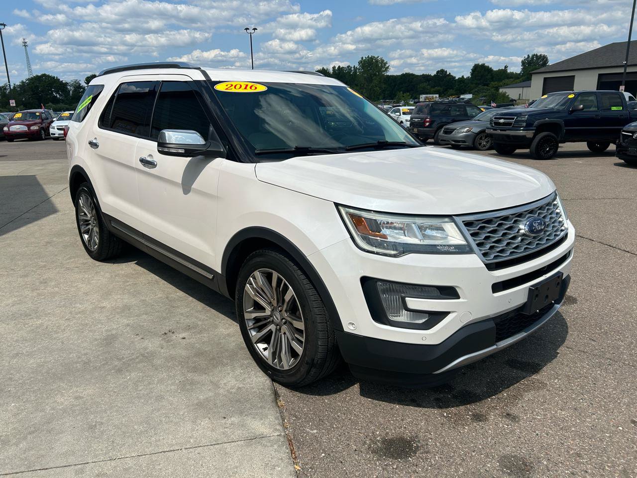 Used 2016 Ford Explorer Platinum AWD/4WD image 3
