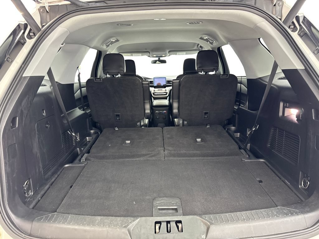 Used 2022 Ford Explorer XLT w/ Equipment Group 202A AWD/4WD image 84