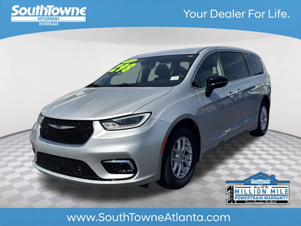 Used 2024 Chrysler Pacifica Touring-L FWD image 1