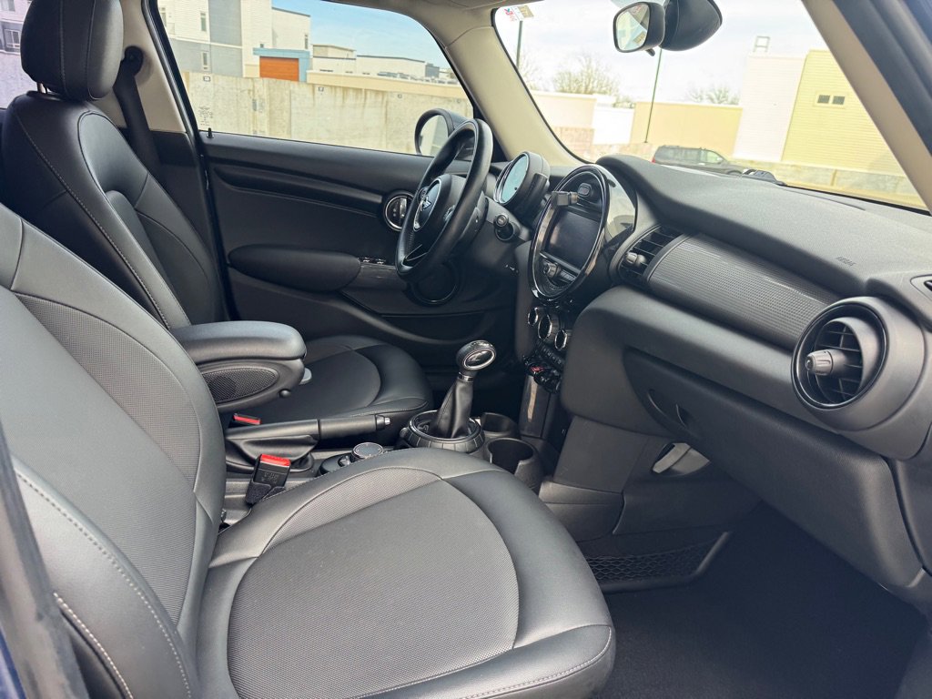 Used 2016 MINI Cooper 4-Door Hardtop image 23