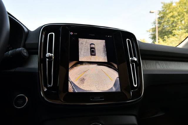 Certified 2026 Volvo XC40 B5 Plus AWD/4WD image 17
