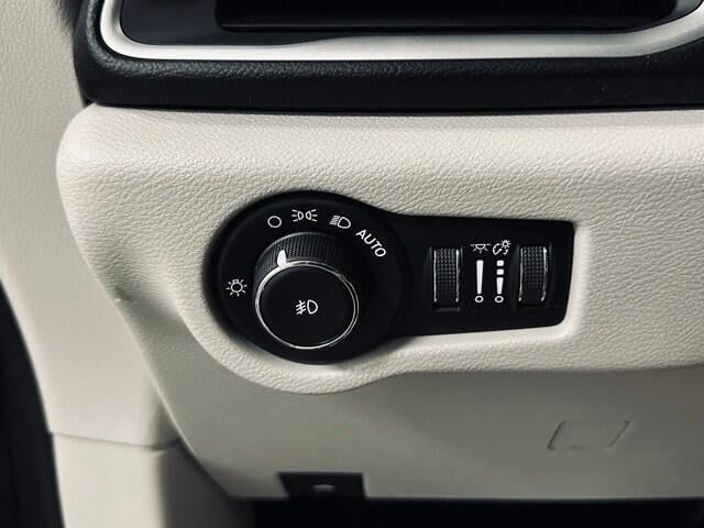 Used 2018 Chrysler Pacifica Touring Plus FWD image 11