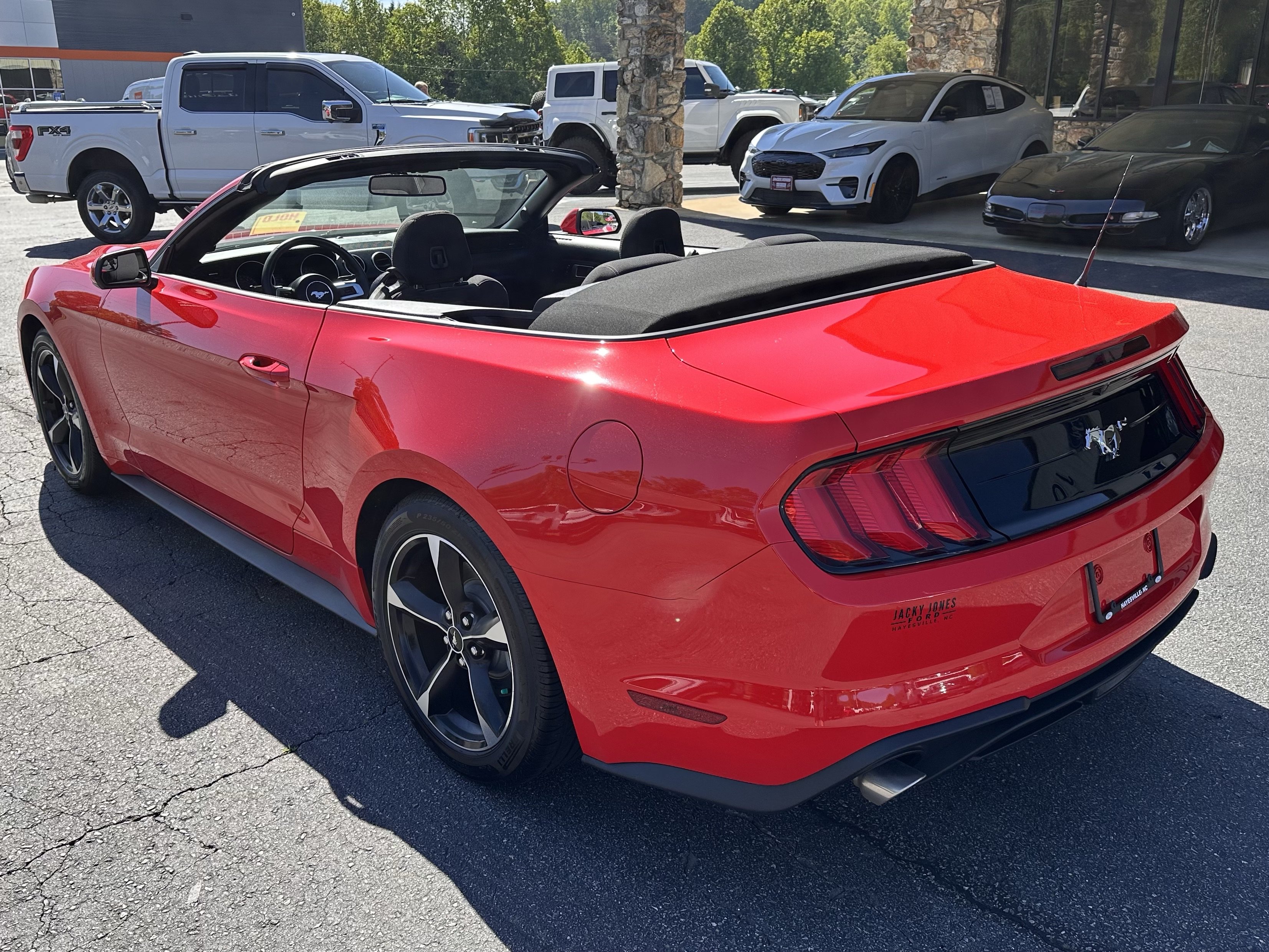 Used 2018 Ford Mustang Convertible RWD image 23