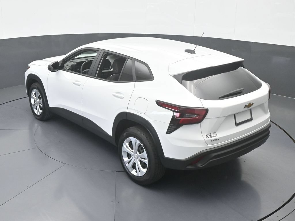 Used 2025 Chevrolet Trax LS FWD image 41
