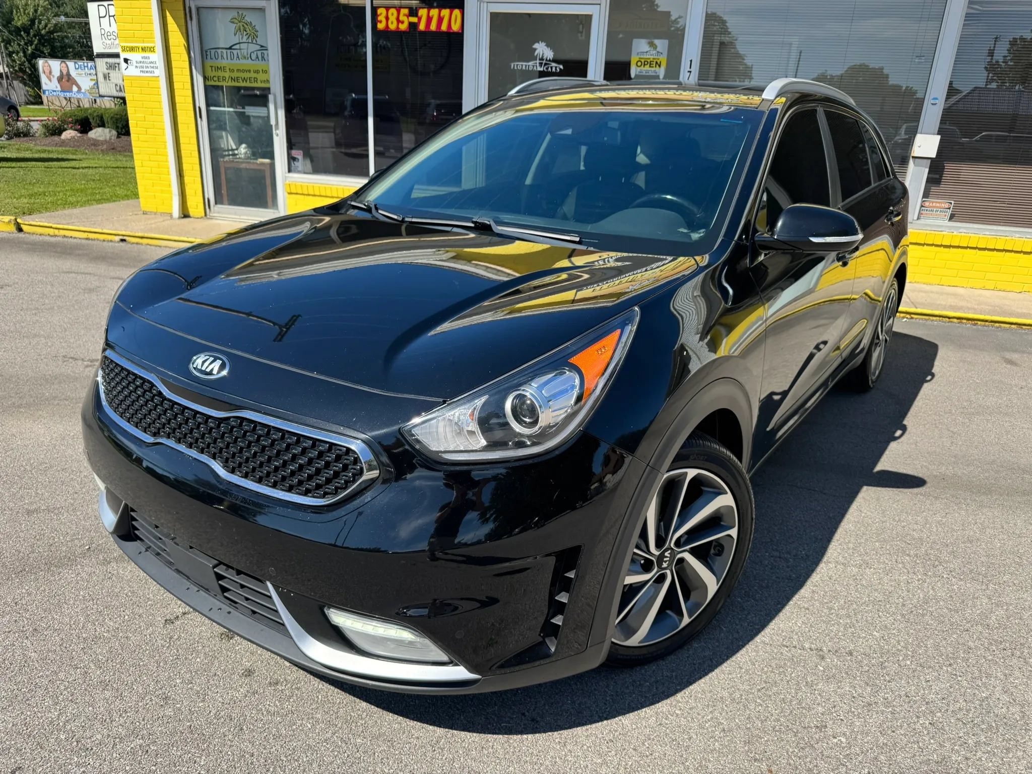 Used 2019 Kia Niro Touring FWD image 2