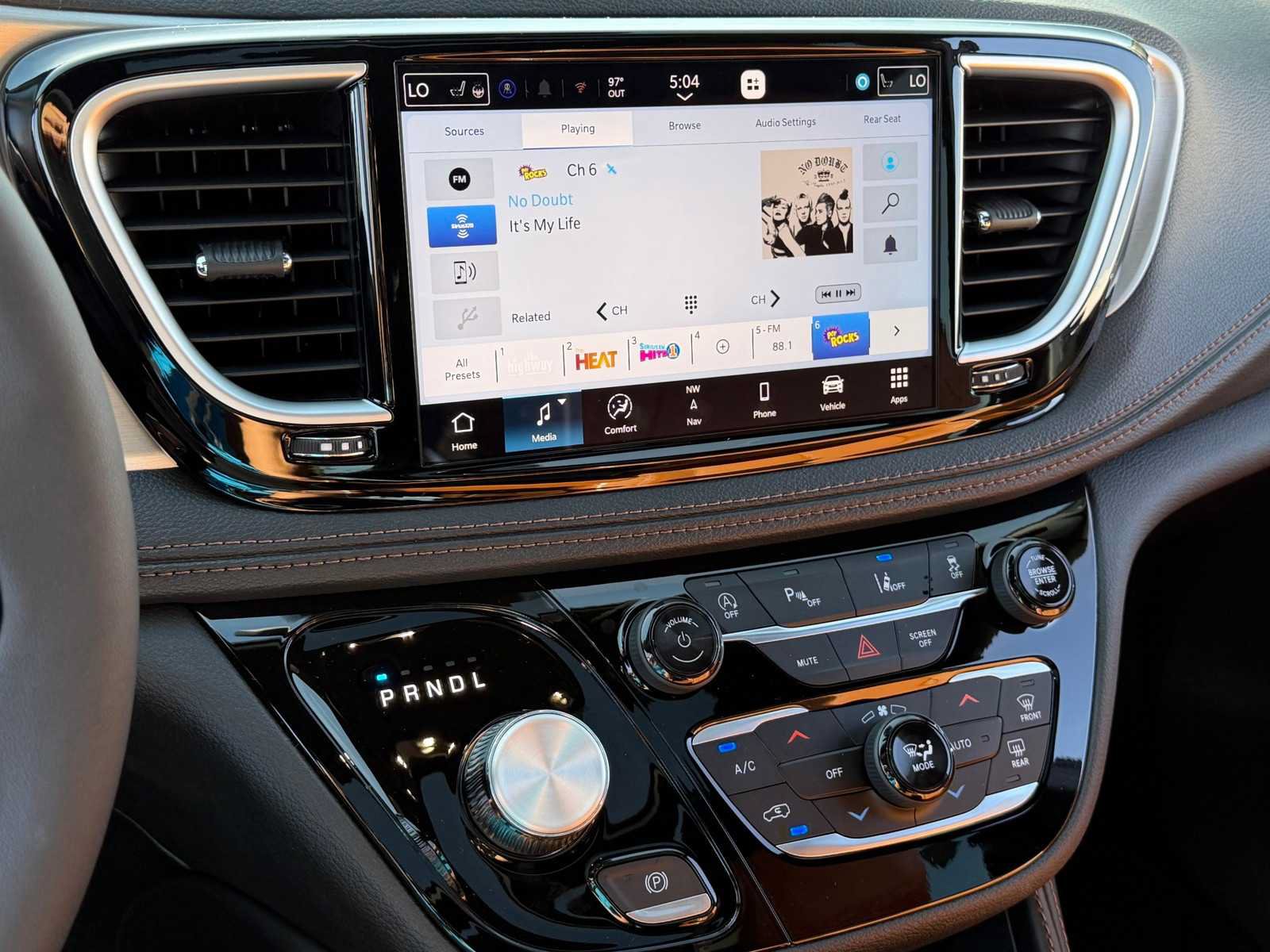 New 2026 Chrysler Pacifica Pinnacle AWD/4WD image 22