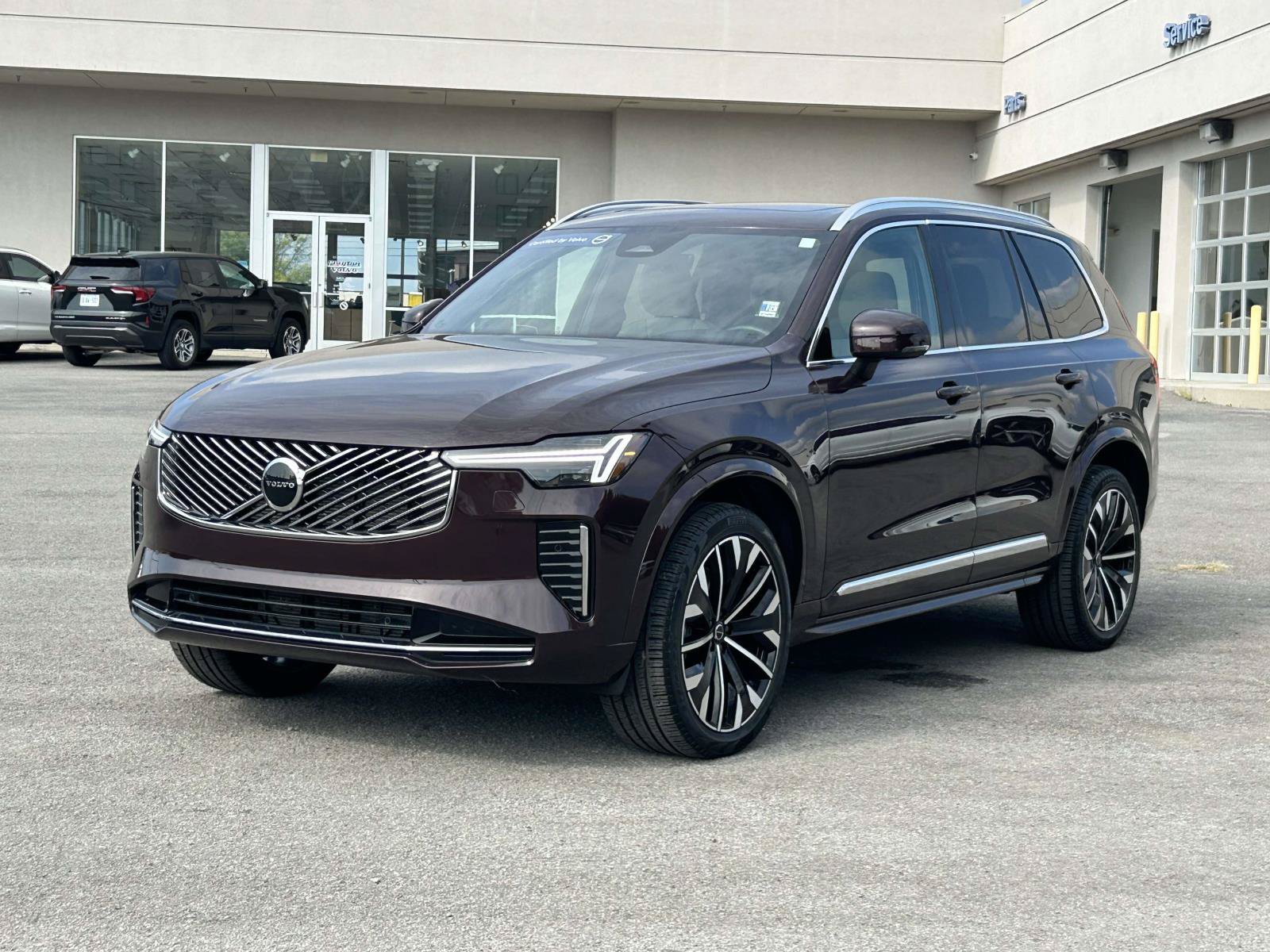Certified 2025 Volvo XC90 B6 Core w/ Climate Package AWD/4WD image 3