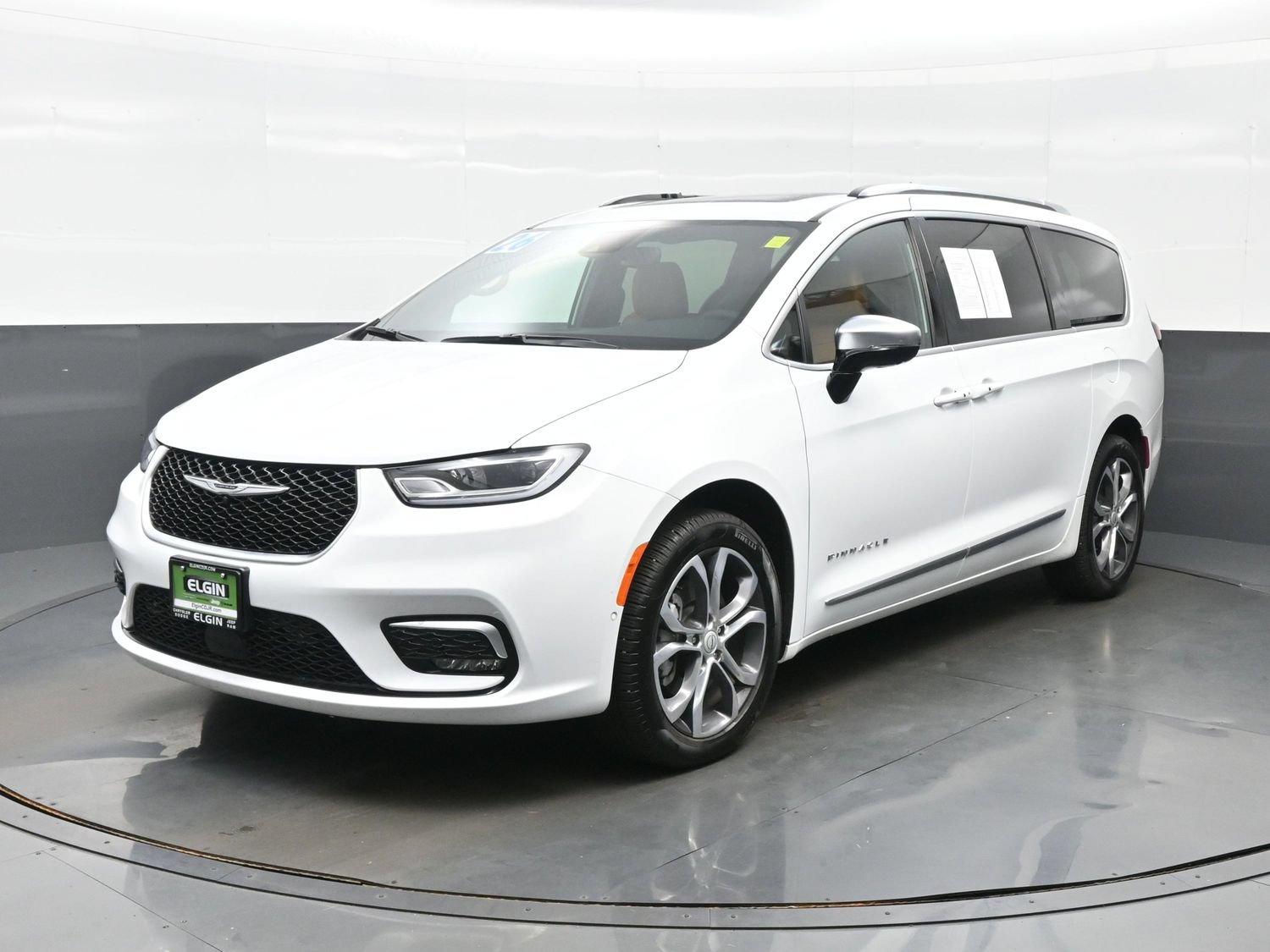 Used 2026 Chrysler Pacifica Pinnacle AWD/4WD image 2
